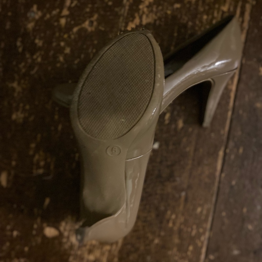 Pumps - Picture 3 of 6